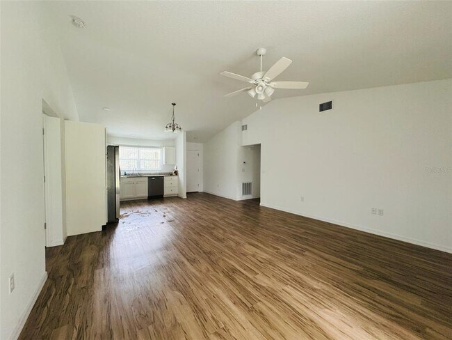 Foto del edificio - 728 Old Floral City Rd