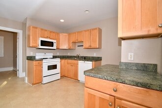 Building Photo - 392 Reedsdale Rd