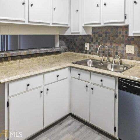 Building Photo - 291 Country Club Dr