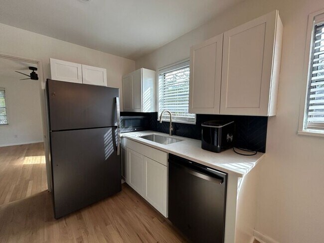 Building Photo - 913 Redfern Trail