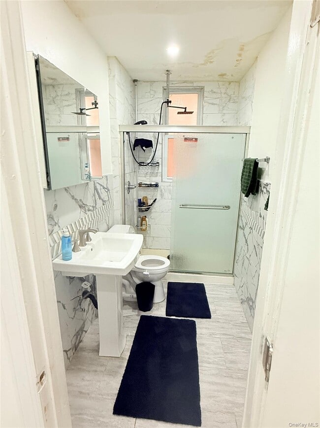 Building Photo - 220 Rogers Ave