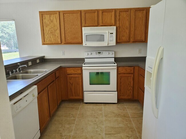 Foto del edificio - Greenbriar Location!  3 bedroom 2 bath 2 car garage!