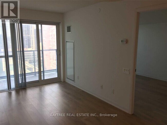 Photo du bâtiment - 5162 Yonge St