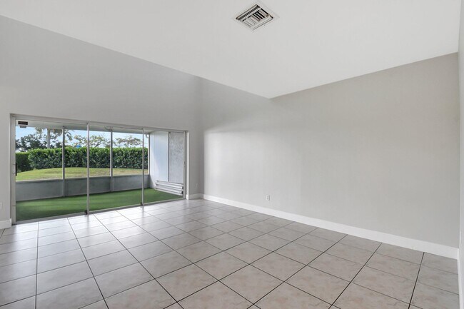 Foto del edificio - 7780 Stone Harbour Dr