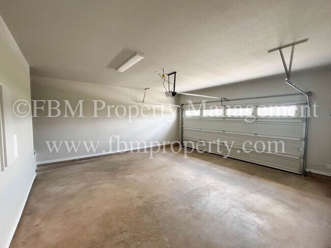Building Photo - 2069 Layla Dr