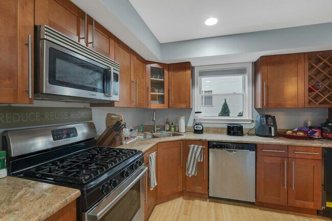 Building Photo - 439 2nd St