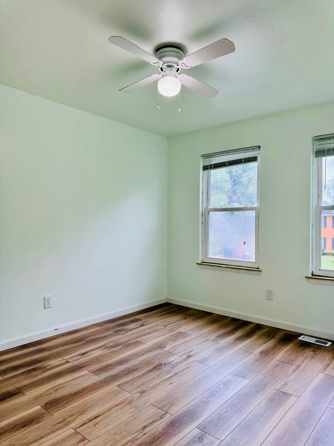 Building Photo - 3646 Sylvan Ct