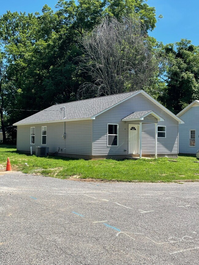 1300 Moss St, Dyersburg, TN 38024 House Rental in Dyersburg, TN