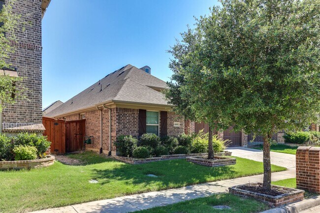 Foto del edificio - Discover this 3-bed, 2.5-bath home in the ...