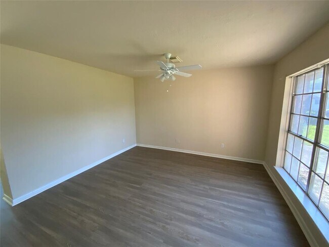 Building Photo - 414 Branding Iron Ln