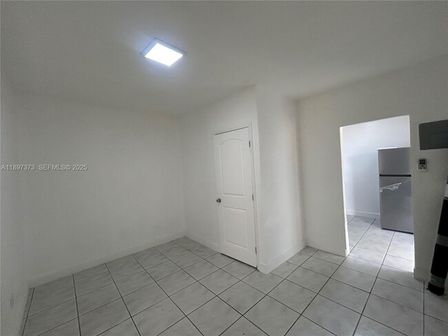 Building Photo - 2611 SW 62nd Ave