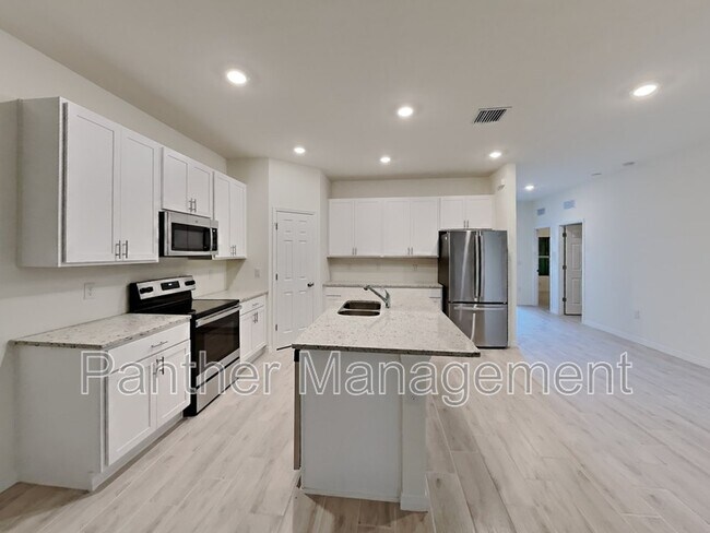 Foto del edificio - 5226 Centennial Blvd