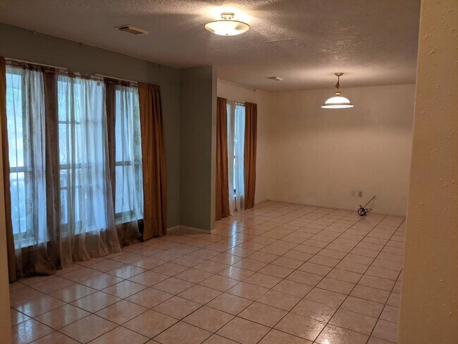 Foto del edificio - 2519 Barrington Pl Dr