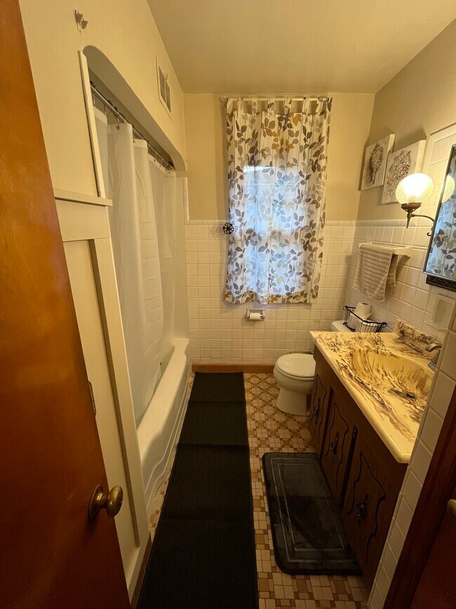 Foto del edificio - 220 E Wilbur Ave