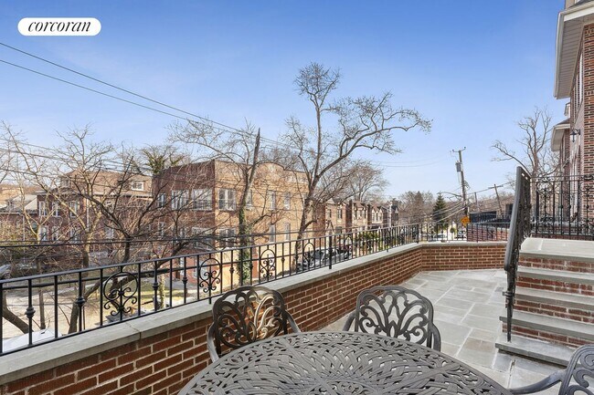 Foto del edificio - 6047 Huxley Ave