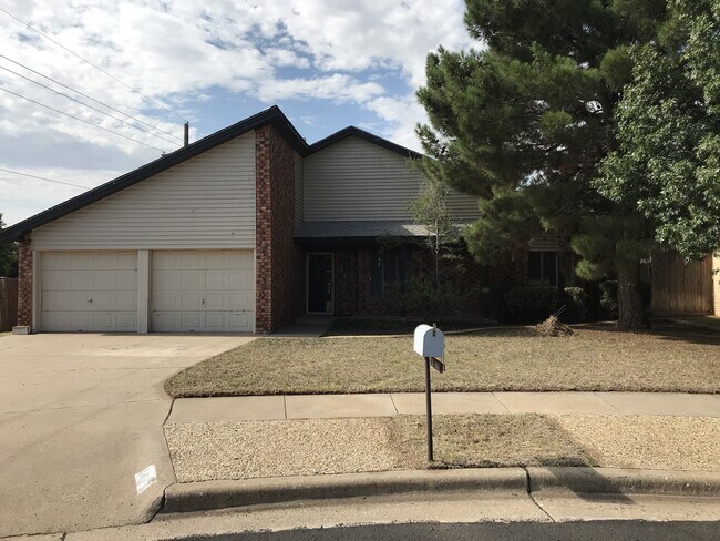 Foto del edificio - $500 off First Months Rent. Great house wi...