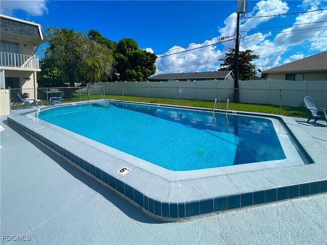 Foto del edificio - 4923 Vincennes Ct