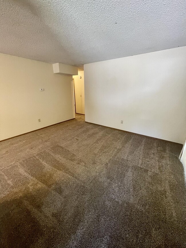 Building Photo - 817 Maple Ln