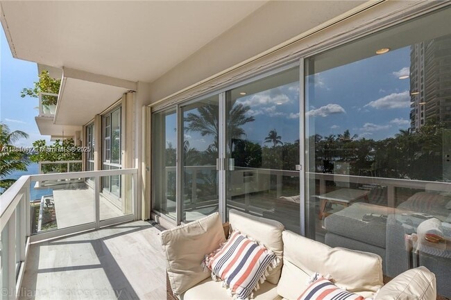 Building Photo - 2451 Brickell Bay Dr