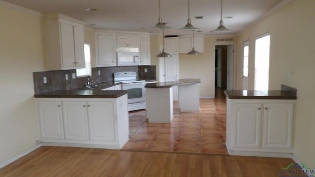 Building Photo - 268 Joy Ln