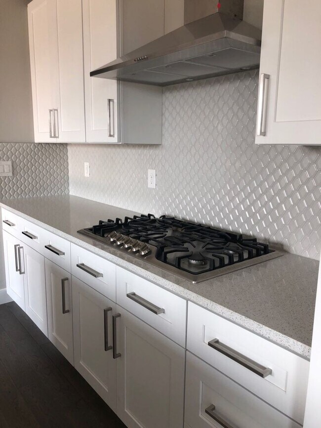 Foto del edificio - Spacious and Stylish Rental in Saddle Rock...