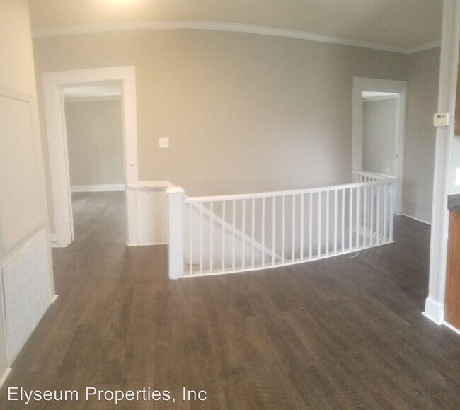 Building Photo - 126 W 59th St