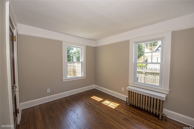 Foto del edificio - 2 br, 1 bath House - 36 4th Ave