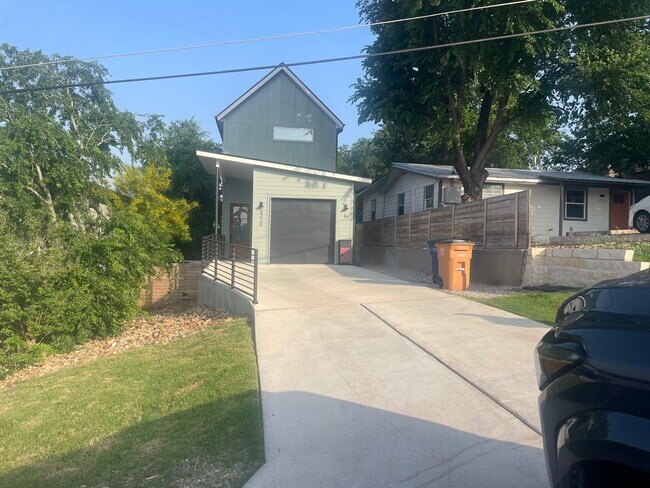 Foto del edificio - 5210 Rogers Ln