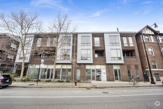 Building Photo - 2130 W North Ave