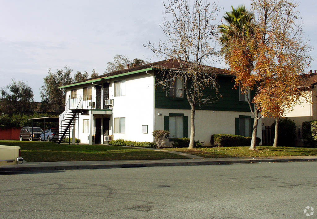 Building Photo - 2204 Spanos St