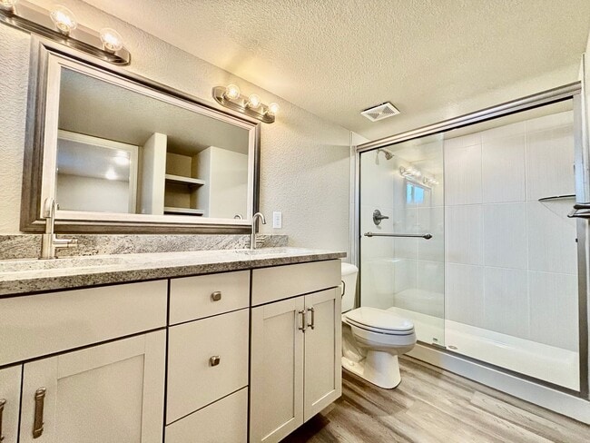Foto del edificio - 3-Bed, 2-Bath Beauty in a Can’t-Miss Locat...