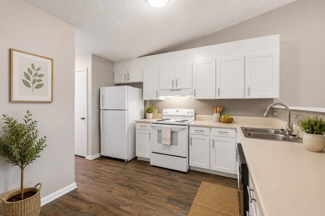 Building Photo - Woodbrook Apartment Homes