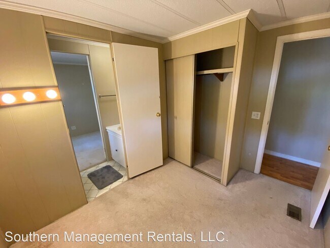 Building Photo - 3 br, 1.5 bath House - 1332 Snyder Corner ...