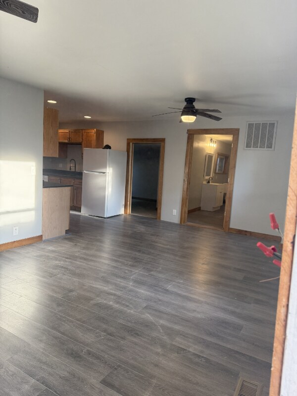 Foto del edificio - 240 Midway Ave