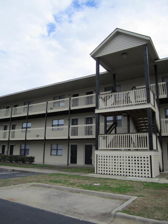 Building Photo - The Gables East