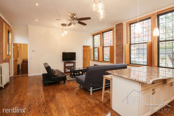 Building Photo - 144 Hoyt St