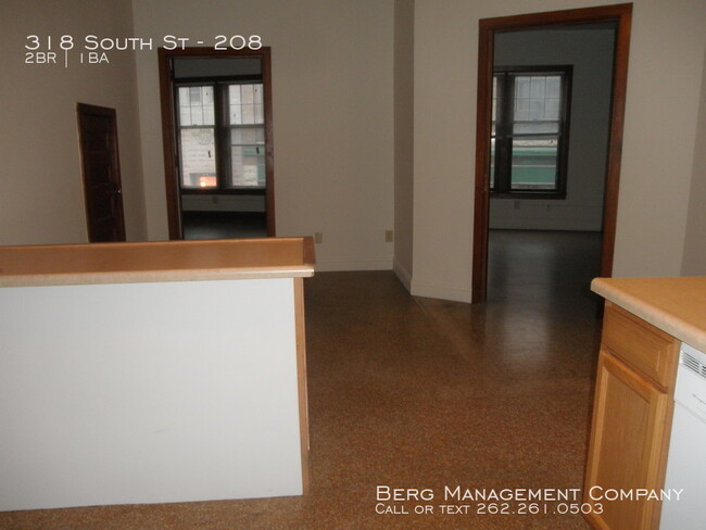 Building Photo - Two Bedroom One Bath