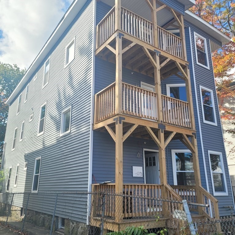 332 Chandler St Unit 1, Worcester, MA 01602 Room for Rent in