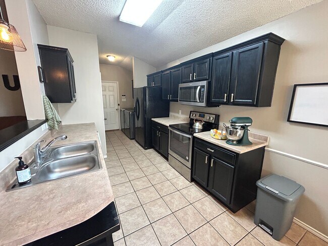 Foto del edificio - 3 bed 2 bath - Frenship ISD