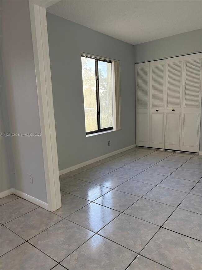 Foto del edificio - 702 Sunny Pine Way