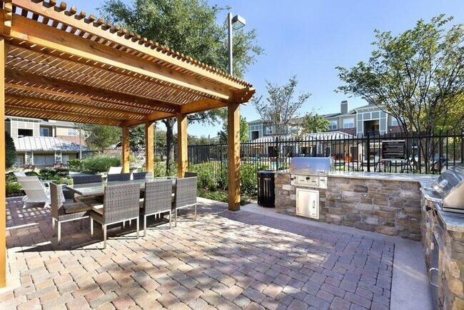 Foto del edificio - 3033 Bardin Rd