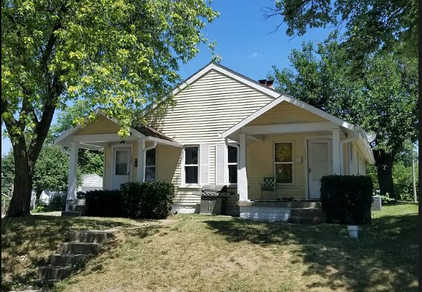 Primary Photo - 1502-1504 East Tabor Street