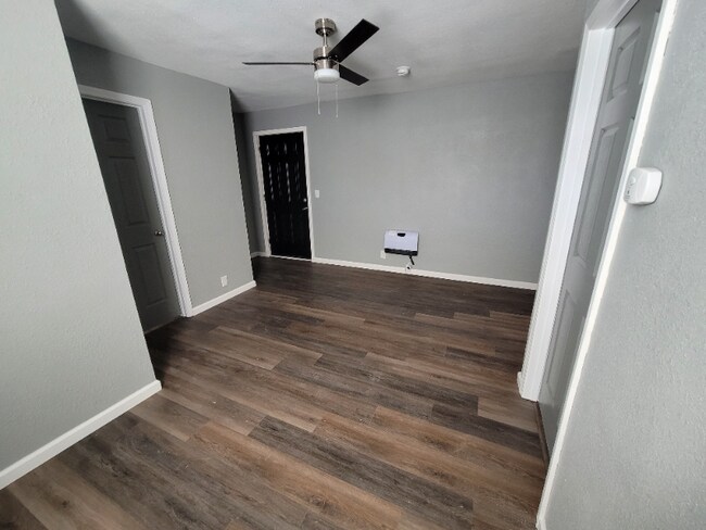 Foto del edificio - 409 N Sterling Ave