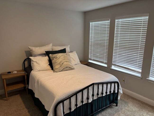 Foto del edificio - 131 Peach Orchard Ln