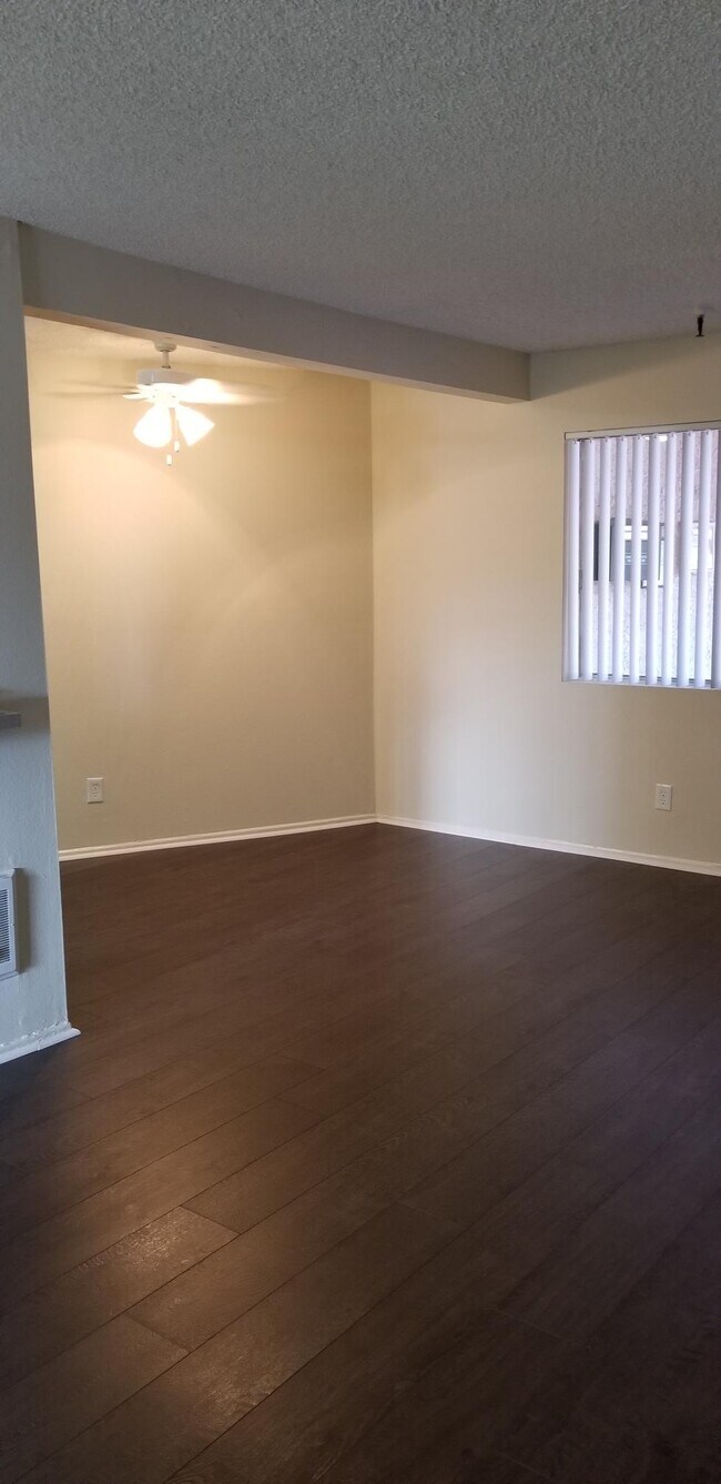 Foto del edificio - 10875 Kling St