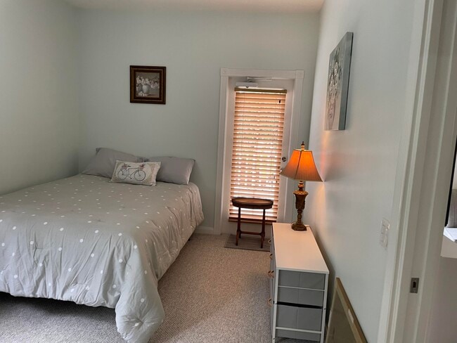 Foto del edificio - 168 Florence Dr