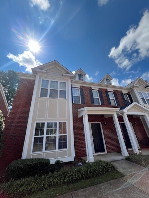 Foto principal - Maynard Summit Townhomes