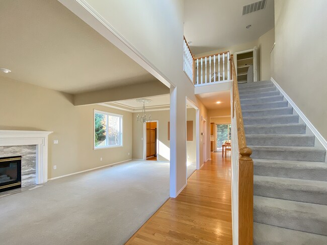 Building Photo - Beautiful 4 Bed + 2.5 Bath Home in Portlan...
