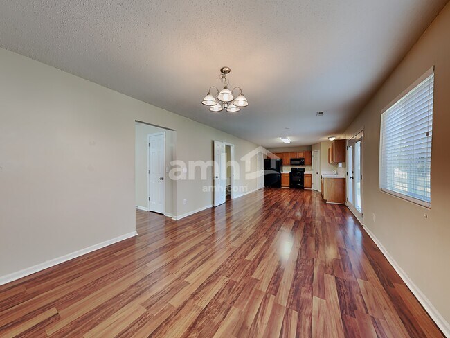 Foto del edificio - 5605 Waterpoint Dr