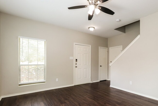 Building Photo - 823 Lovebug Ln